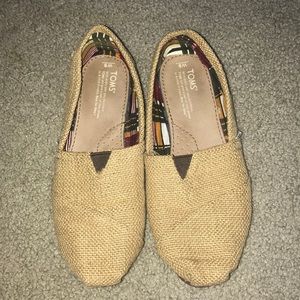 Toms